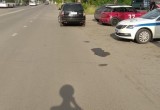 Врезавшийся в дверь иномарки велосипедист из Череповца отправился в больницу