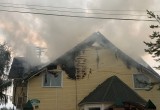 Частный дом загорелся в Соколе после удара молнии: появились подробности пожара