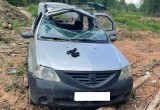 В Вологодской области две легковушки съехали в кювет и перевернулись: пострадали трое