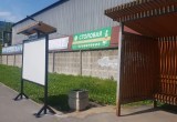 В Череповце рядом с автобусными остановками появились стенды для размещения рекламы