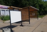 В Череповце рядом с автобусными остановками появились стенды для размещения рекламы