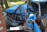 В Кич-Городке пожилой водитель "Жигулей" врезался в кирпичные ворота и погиб