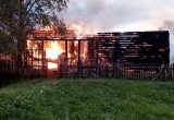 Двое мужчин пострадали в огне в разных районах Вологодчины за минувшие сутки