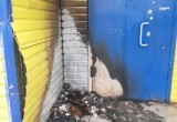 В одном из райцентров Вологодчины загорелся мусор рядом с магазином: пострадала женщина