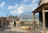 Сгорели станки и пиломатериал: стали известны подробности крупного пожара на пилораме в Вологодской области