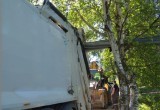В Шекснинском районе мусоровоз протаранил трубу теплотрассы, оставив жителей без горячей воды