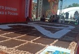 В Череповце на площади Химиков испекли самую большую коврижку в России