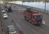 Дорожники рассказали о темпах работ по ремонту Октябрьского моста