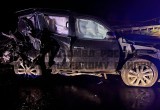 На подъезде к Череповцу водитель внедорожника врезался в ограждение и снес столб