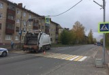 Пожилой пешеход попал под колеса мусоровоза в Северном районе Череповца
