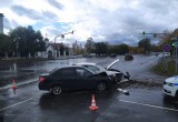 В Череповце две легковушки не поделили дорогу: пострадала женщина