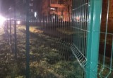 В Шексне ищут очередных вандалов, сломавших забор вокруг стадиона