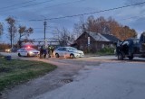 В Шексне легковушка врезалась в опору ЛЭП: часть домов остались без света