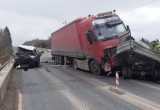 В Вологодском районе фура столкнулась с двумя "Газелями", движение по трассе М-8 перекрыто