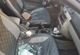 В Череповце двое неизвестных разбили стекло автомобиля, похитили видеорегистратор и избили прохожего