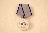 Участвовавшие в СВО вологодские росгвардейцы получили медали из рук главы региона