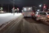 Пассажирский автобус столкнулся с легковушкой в Заягорбском районе Череповца