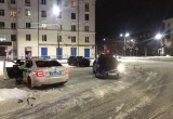 В Череповце две легковушки столкнулись на перекрестке, пострадала женщина
