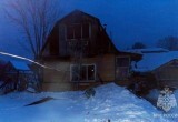 Женщина пострадала во время пожара в доме с мансардой в Вологодской области