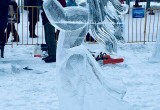На Фестивале ледяных скульптур выбрали самую "Быструю пилу"