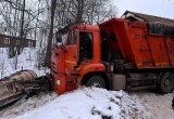 В Вологодской области снегоуборщик вылетел на тротуар и сбил двух женщин