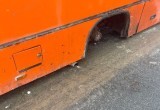 В Вологодской области рейсовый автобус потерял два колеса прямо во время движения по мосту