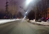В Череповце водитель "Лады" во время обгона иномарки врезался в столб 