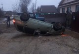 В Вологодской области пьяный водитель "Лады" без прав не справился с управлением и перевернулся