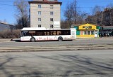 В Череповце внедорожник врезался в пассажирский автобус: пострадали двое пассажиров