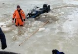 На Рыбинском водохранилище водитель снегохода едва не утонул, провалившись под лед 