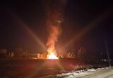 На северо-востоке Вологодской области сгорел трехквартирный дом: возможен поджог