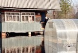 В Вологодской области из-за резкого повышения уровня воды в реке затопило дачный поселок