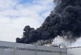 В Вологодской области горит завод металлоконструкций