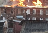 Названа причина крупного пожара в многоквартирном деревянном доме на северо-востоке Вологодчины