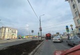 Бензовоз столкнулся с легковым автомобилем на перекрестке Сталеваров — Металлургов