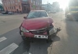 Два человека пострадали в крупной аварии с участием двух иномарок в центре Череповца