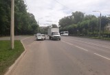 В Заягорбском районе Череповца водитель легковушки врезался в "Газель", стоявшую на светофоре