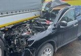Водитель "Ниссана" оказался в больнице после столкновения с грузовиком на трассе под Вологдой