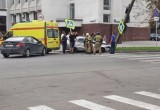 Автомобиль влетел в столб прямо напротив здания вологодского ФСБ