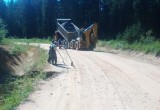 В Череповецком районе после многократных обращений граждан начали ремонтировать дорогу с 18 аварийными участками
