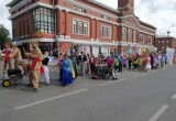 Театры из разных городов России приняли участие в традиционном карнавальном шествии по улицам Череповца