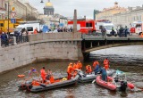 В Петербурге автобус с людьми упал в Мойку: есть погибшие