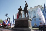 В Череповце торжественно открыли памятник отцам-основателям легендарного металлургического комбината