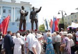 В Череповце торжественно открыли памятник отцам-основателям легендарного металлургического комбината